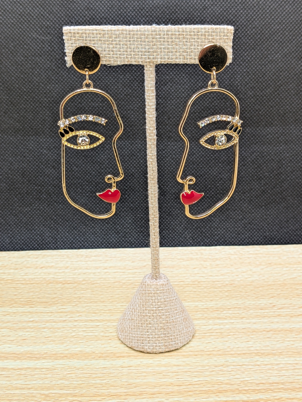 5/$25 Contemporary Artistic Gold Face Outline Earrings with Red Enamel Lips